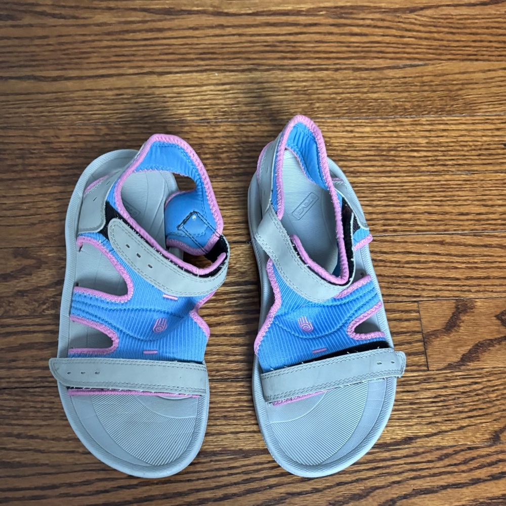 Teva sandals girls size 5 Big Girl